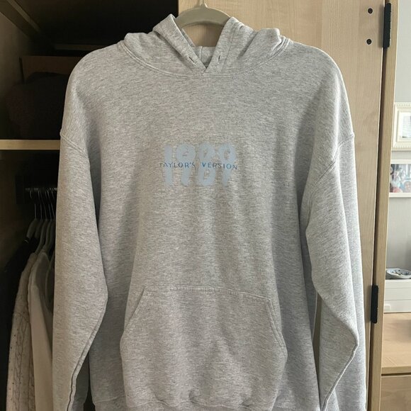 1989 Taylor's Version Sweatshirt - Picture 2 of 4